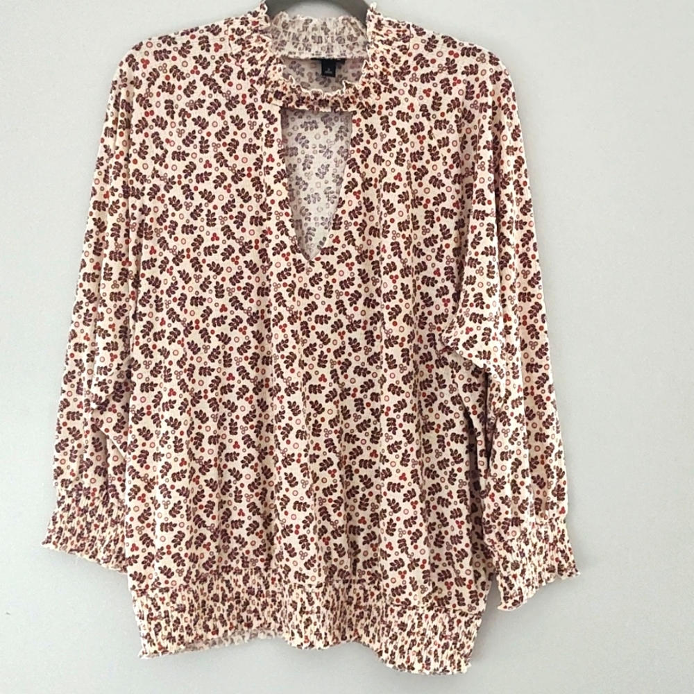 Torrid Blouse Size 2 Long Sleeve Cream Floral Flowy Keyhole Neckline Bohemian